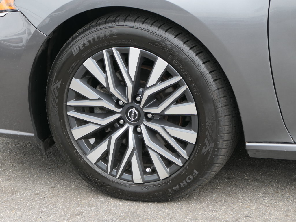 Used 2024 Nissan Altima 2.5 SV FWD image 8