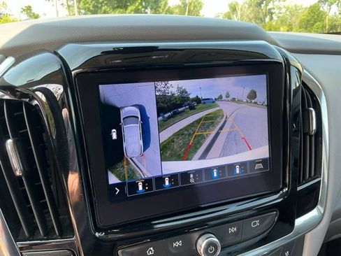 Used 2021 Chevrolet Traverse Premier FWD image 29
