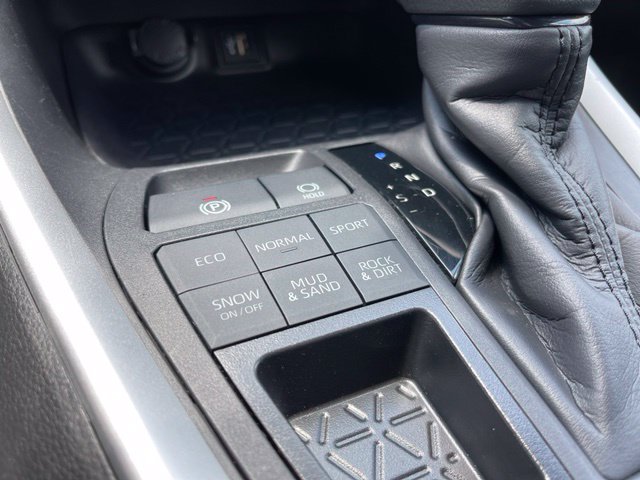 Used 2024 Toyota RAV4 XLE AWD/4WD image 7