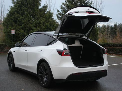 Used 2020 Tesla Model Y Performance image 10