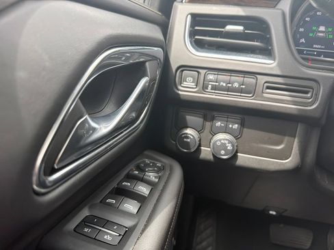 Used 2023 Chevrolet Suburban Premier RWD image 15