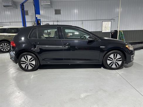 Used 2016 Volkswagen e-Golf SE image 8