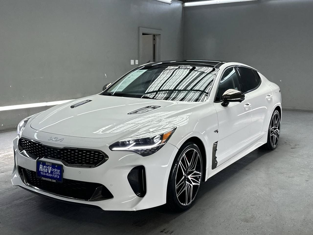 Used 2022 Kia Stinger GT2 RWD image 3