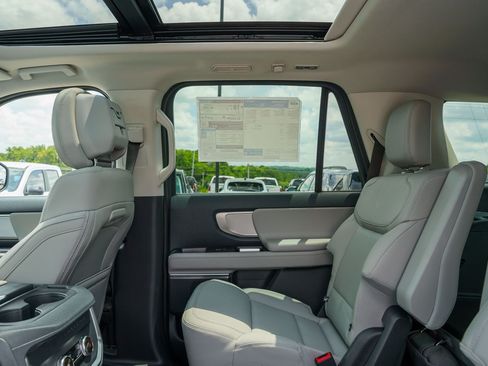 New 2027 Ford Expedition Active RWD image 17