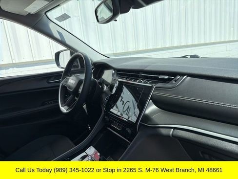 Used 2023 Jeep Grand Cherokee Laredo w/ Luxury Tech Group I AWD/4WD image 42