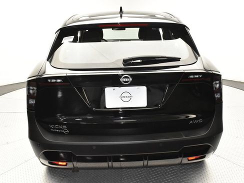 Used 2025 Nissan Kicks S AWD/4WD image 5
