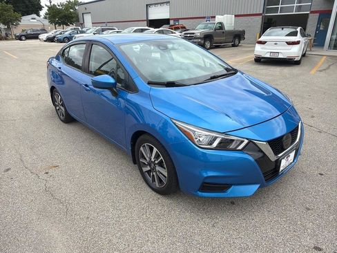 Used 2020 Nissan Versa SV FWD image 2