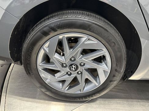 Certified 2025 Hyundai Elantra Hybrid FWD image 11