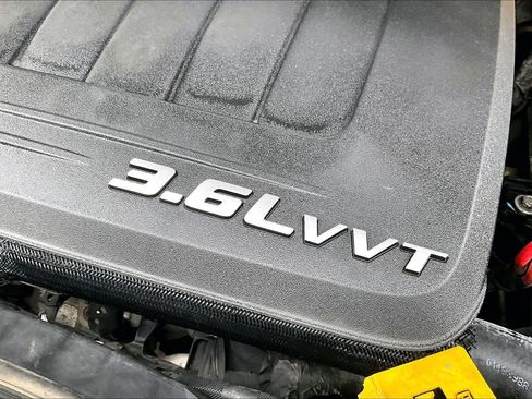 Used 2016 Chrysler Town & Country Touring image 30