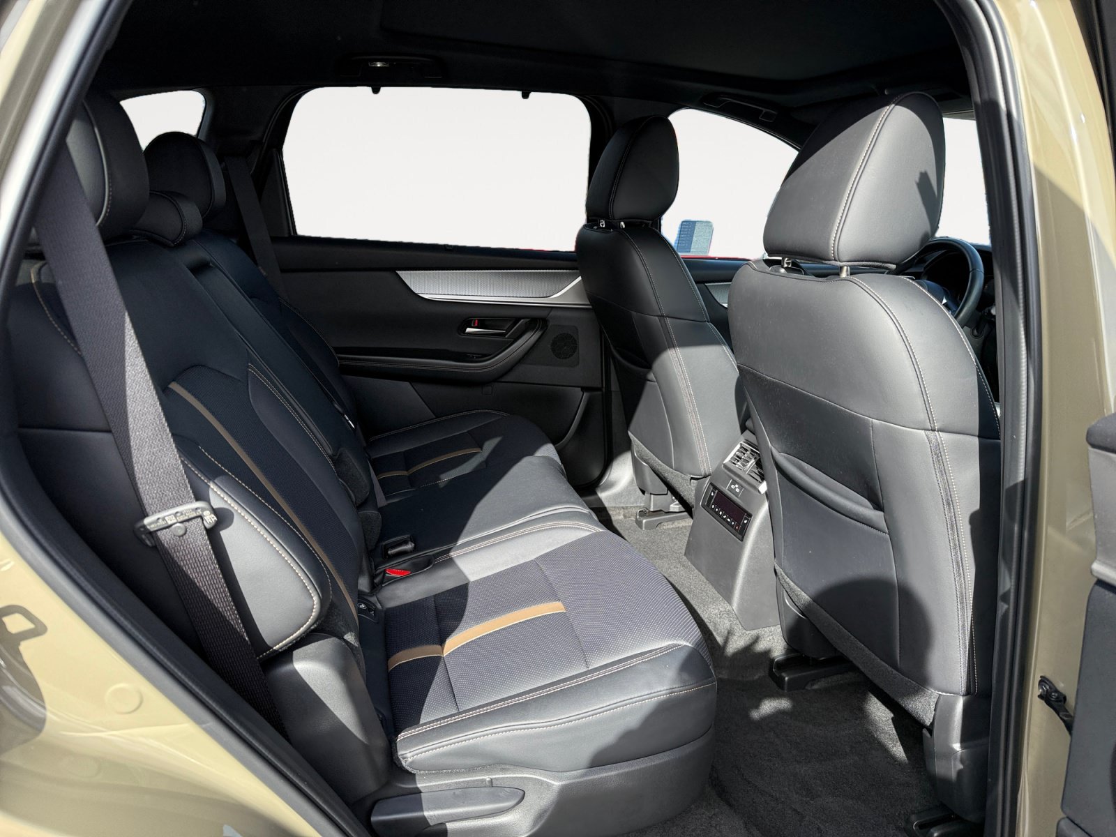 Certified 2025 MAZDA CX-70 Plug-In Hybrid w/ Premium Plus AWD/4WD image 18