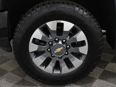 Used 2025 Chevrolet Silverado 2500 Custom w/ Custom Convenience Package AWD/4WD image 35