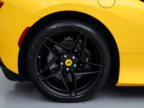 Certified 2022 Ferrari F8 Tributo RWD image 43