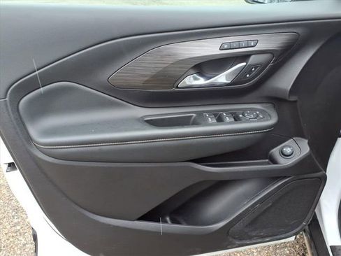 Used 2024 GMC Terrain SLT image 11