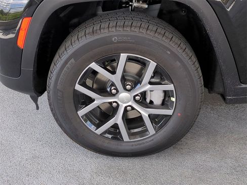 New 2025 Jeep Grand Cherokee Limited image 11