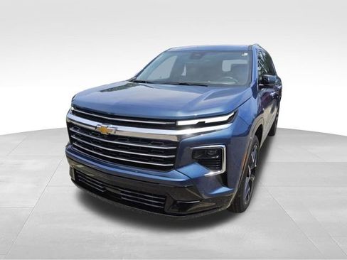 Used 2026 Chevrolet Traverse High Country w/ LPO, Floor Liner Package AWD/4WD image 5