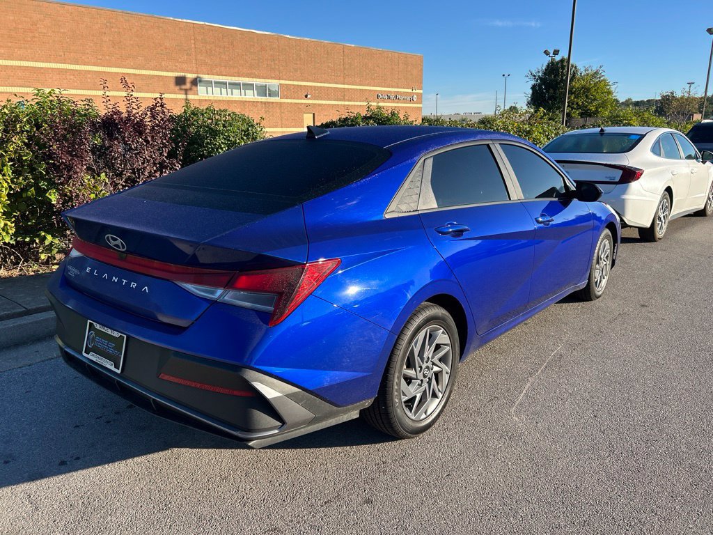 Used 2024 Hyundai Elantra SEL FWD image 3