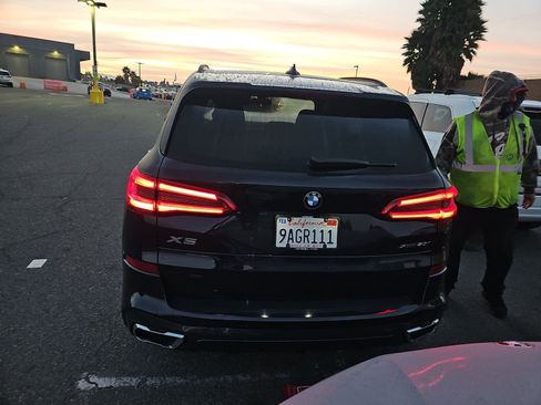 Used 2019 BMW X5 xDrive50i w/ M Sport Package image 4