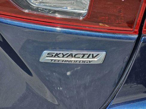 Used 2018 MAZDA MAZDA3 Touring image 12