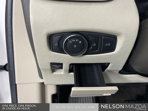 Used 2017 Lincoln Continental Select w/ Technology Package FWD image 41