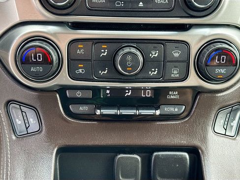 Used 2019 Chevrolet Suburban LT image 15