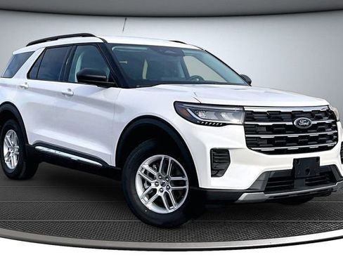 New 2025 Ford Explorer Active image 2