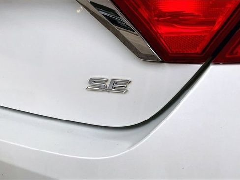 Used 2016 Toyota Camry SE FWD image 22