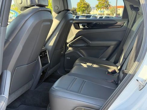 Used 2019 Porsche Cayenne AWD/4WD image 20