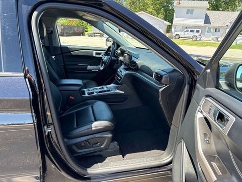 Used 2024 Ford Explorer XLT w/ Equipment Group 202A AWD/4WD image 5