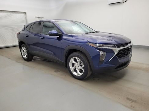 Used 2024 Chevrolet Trax LS w/ LS Convenience Package image 11