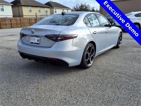 New 2025 Alfa Romeo Giulia Veloce w/ Veloce Package Rwd image 7