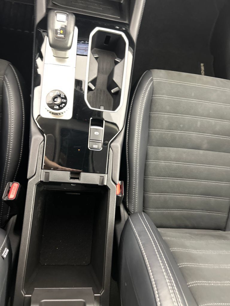 Used 2025 Mitsubishi Outlander SE AWD/4WD image 13