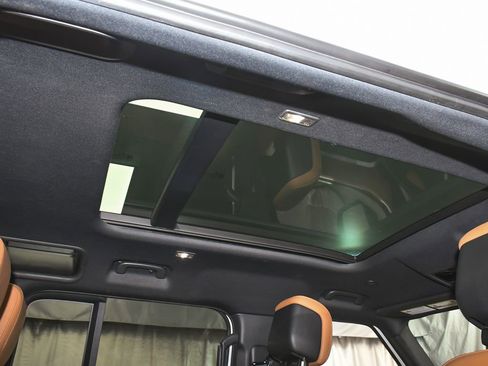 Used 2023 Land Rover Defender 110 SE AWD/4WD image 50