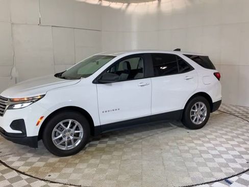 Used 2023 Chevrolet Equinox LS w/ LS Convenience Package FWD image 7