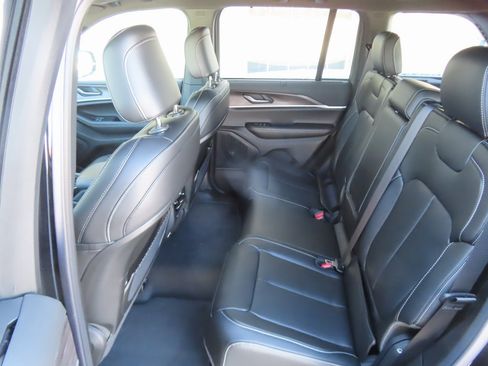 New 2025 Jeep Grand Cherokee Limited w/ Luxury Tech Group II image 23