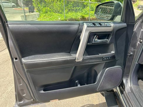 Used 2015 Toyota 4Runner Limited w/ Convenience Package AWD/4WD image 10