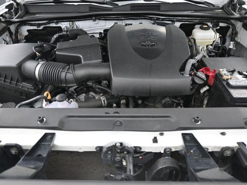 Used 2022 Toyota Tacoma TRD Off-Road w/ Technology Package AWD/4WD image 16
