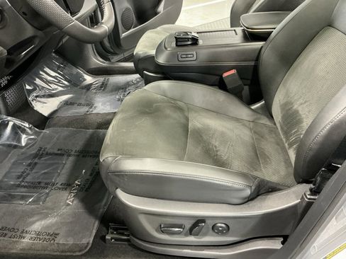 Used 2024 Nissan Ariya FWD image 28