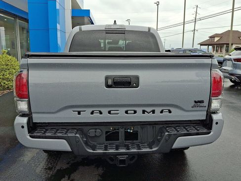 Used 2021 Toyota Tacoma TRD Sport w/ TRD Premium Sport Package AWD/4WD image 5