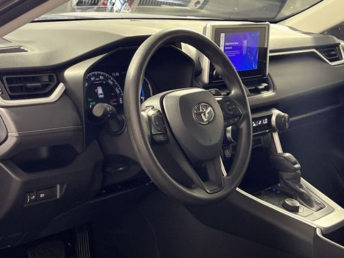 Used 2025 Toyota RAV4 XLE AWD/4WD image 16