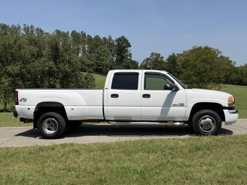 Used 2005 GMC Sierra 3500 SLT w/ Heavy-Duty Power Package AWD/4WD image 21