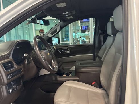 Used 2022 Chevrolet Suburban LT image 2