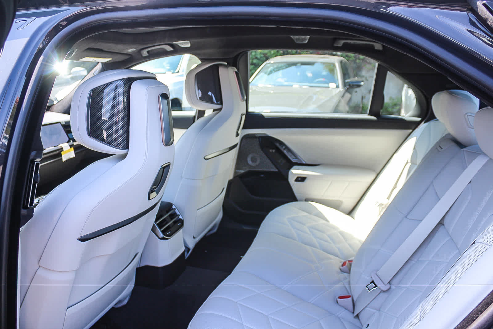 New 2027 BMW 740i w/ Executive Package RWD image 17