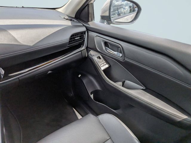 Used 2024 Nissan Rogue SL AWD/4WD image 16