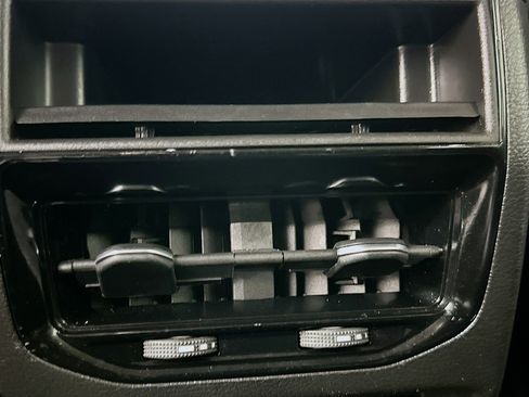 Used 2023 Jeep Grand Cherokee Limited image 27