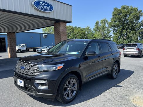 Used 2023 Ford Explorer XLT w/ Equipment Group 202A AWD/4WD image 2