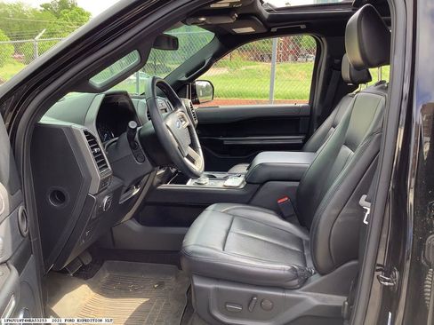 Used 2021 Ford Expedition XLT image 12