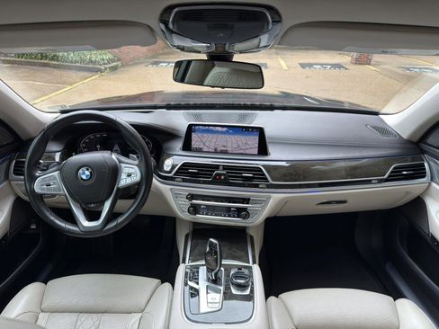 Used 2020 BMW 750i xDrive w/ Executive Package image 23