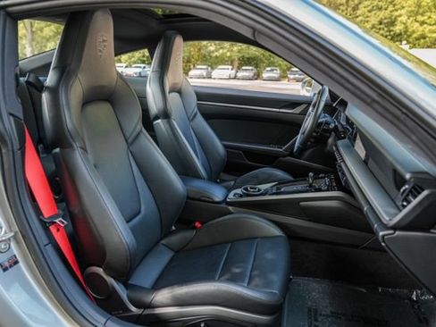 Used 2025 Porsche 911 Carrera RWD image 36