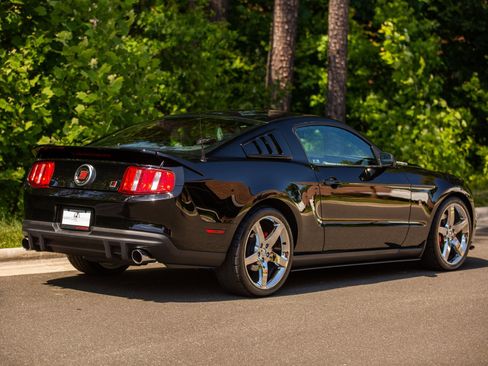 Used 2010 Ford Mustang GT RWD image 7
