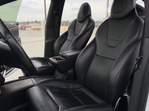 Used 2017 Tesla Model X 90D image 3